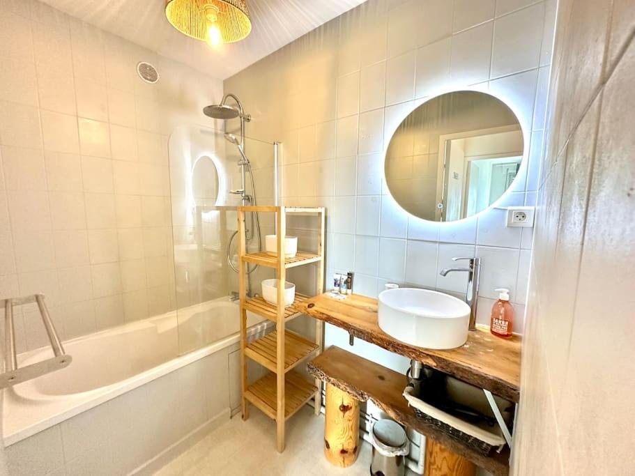 Appartement Joli 2 Pieces - Proche Aeroport - Terrasse Vue Nice